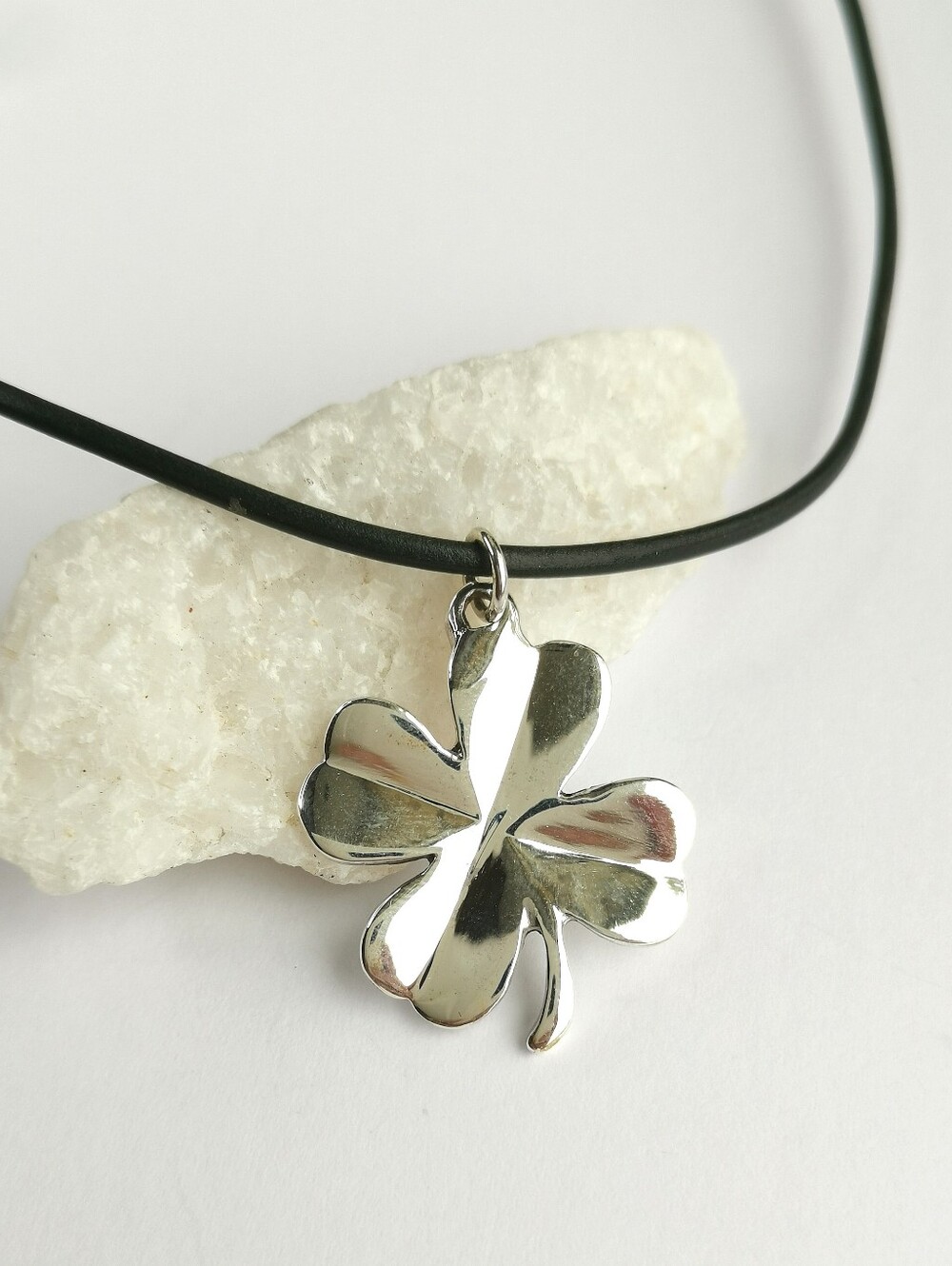 Sterling Silver Four leaf clover pendant necklace 🆕